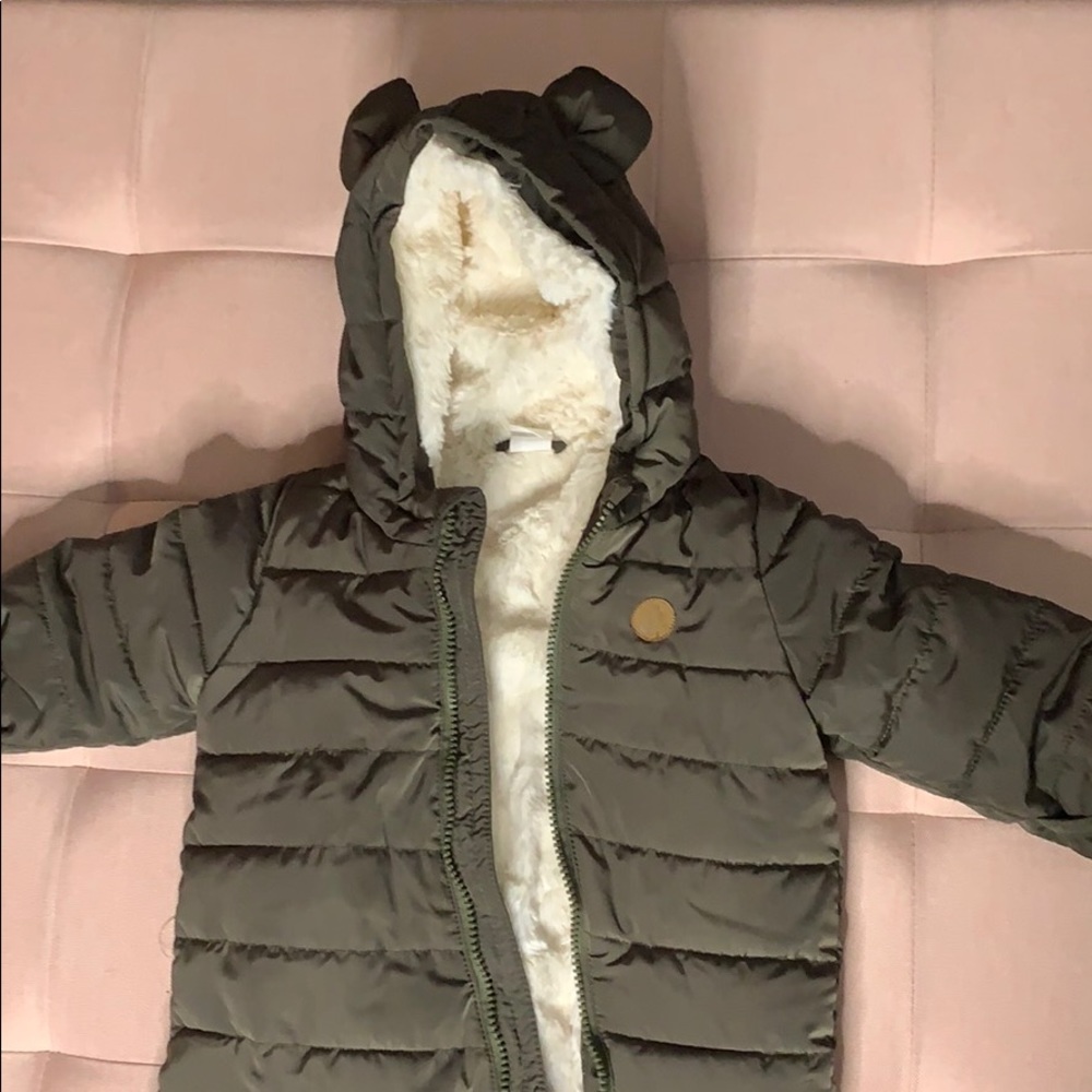 H&M teddy snowsuit. Fill lined. 2-4 or 3-6 months.